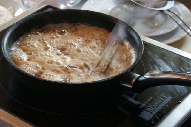 Au menu, les grenouilles Au menu, les grenouilles