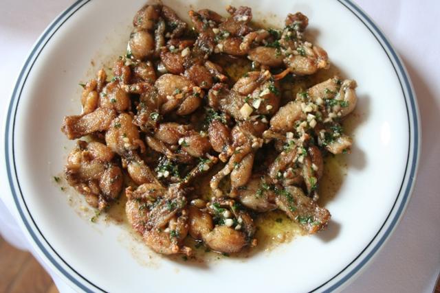 Au menu, les grenouilles Au menu, les grenouilles